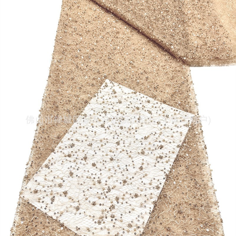 Tejido de encaje de perlas de oro ligero tamaño de perlas sequinado alto vestido de hombro inclinado tejido bordado a mano