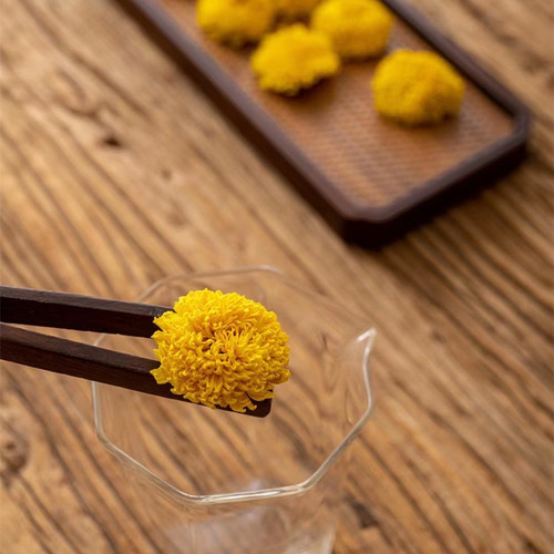 New Flower Golden Core Chrysanthemum Tribute Chrysanthemum Large Yellow Chrysanthemum Tea Chrysanthemum Ball Herbal Tea Gift Box Bulk Tea Direct Shipping