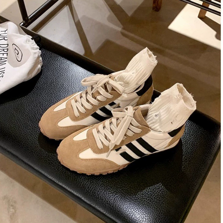 Кожаная ретро немецкая обувь женская весна 2024 цветная плоская подошва дикая спортивная маленькая белая обувь арганд повседневная обувь