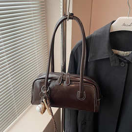 跨境小众复古软皮红色包包2024新款机车辣妹单肩包手提保龄球包