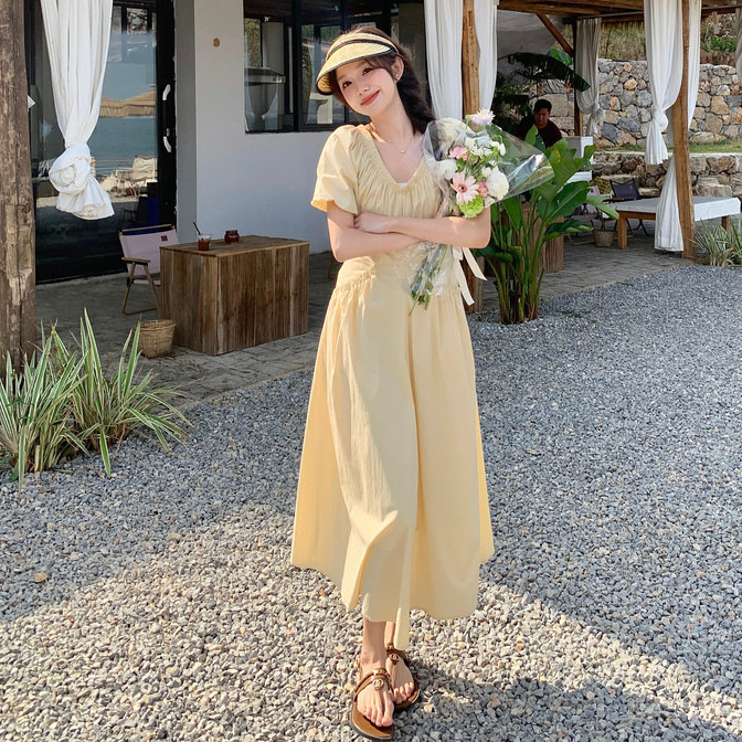 French Yellow Puff Sleeves, Sweet Age-Reducing V-Neck Pleated Dress, New Summer Style, High-Waisted Slimming Look Long Skirt