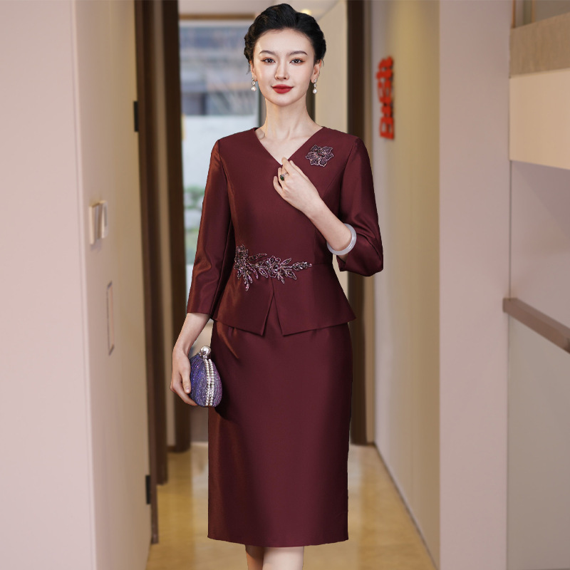 New High-End Wedding Banquet Mother of the Bride Dress 2025 New Style Elegant Young-Looking Mother-In-Law Faux Two-Piece Slimming Dress for Women New High-End Wedding Banquet Mother of the Bride Dress 2025 New Style Elegant Young-Looking Mother-In-Law Faux Two-Piece Slimming Dress for Women