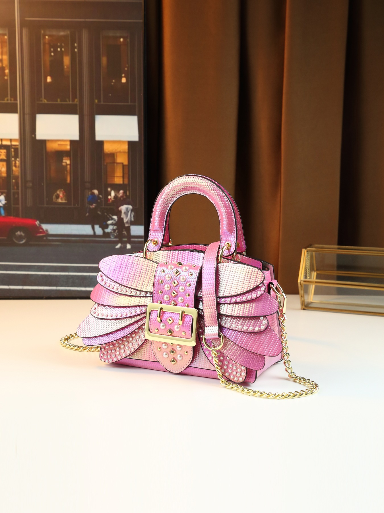Bolsa tiracolo feminina elegante com pérolas e design de asa_voghion.com