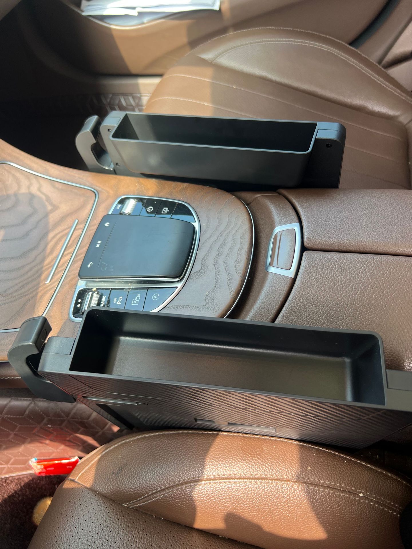 Car-mounted detachable steering wheel table board for office and dining use, dual-purpose folding storage rack, car essentials wholesale and delivery
