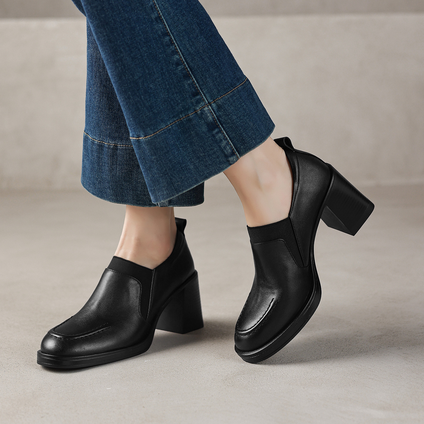 Giày cao gót nữ loafer cổ điển mũi sâu gót vuông 7.5 cm da bò thật — màu nâu