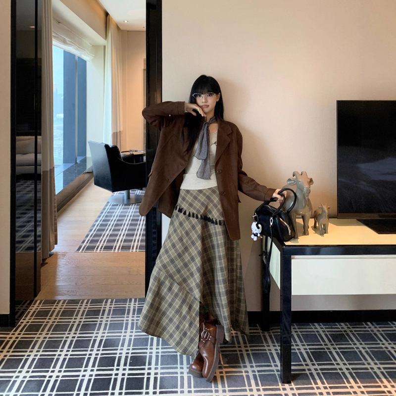 Maillard Suit Deerskin Velvet Blazer Long-Sleeved T-Shirt Women's Autum Plaid Asymmetrical Skirt Three-Piece Set Maillard Suit Deerskin Velvet Blazer Long-Sleeved T-Shirt Women's Autum Plaid Asymmetrical Skirt Three-Piece Set