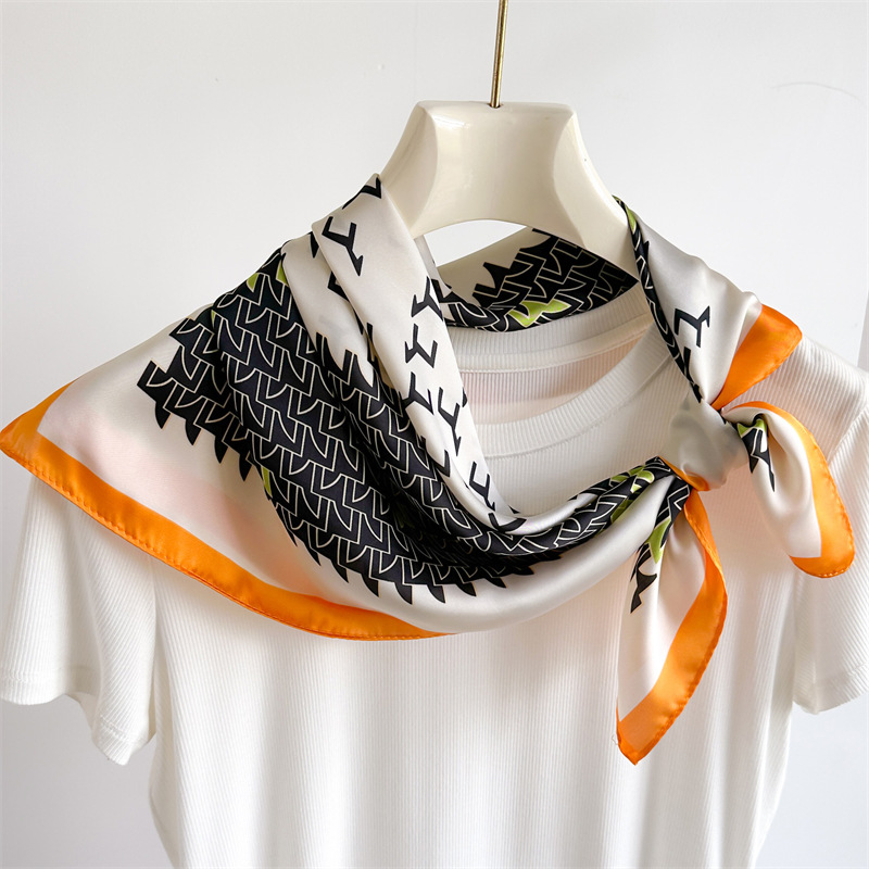 Pañuelo cuadrado de seda artificial mujer estilo minimalista_voghion.com