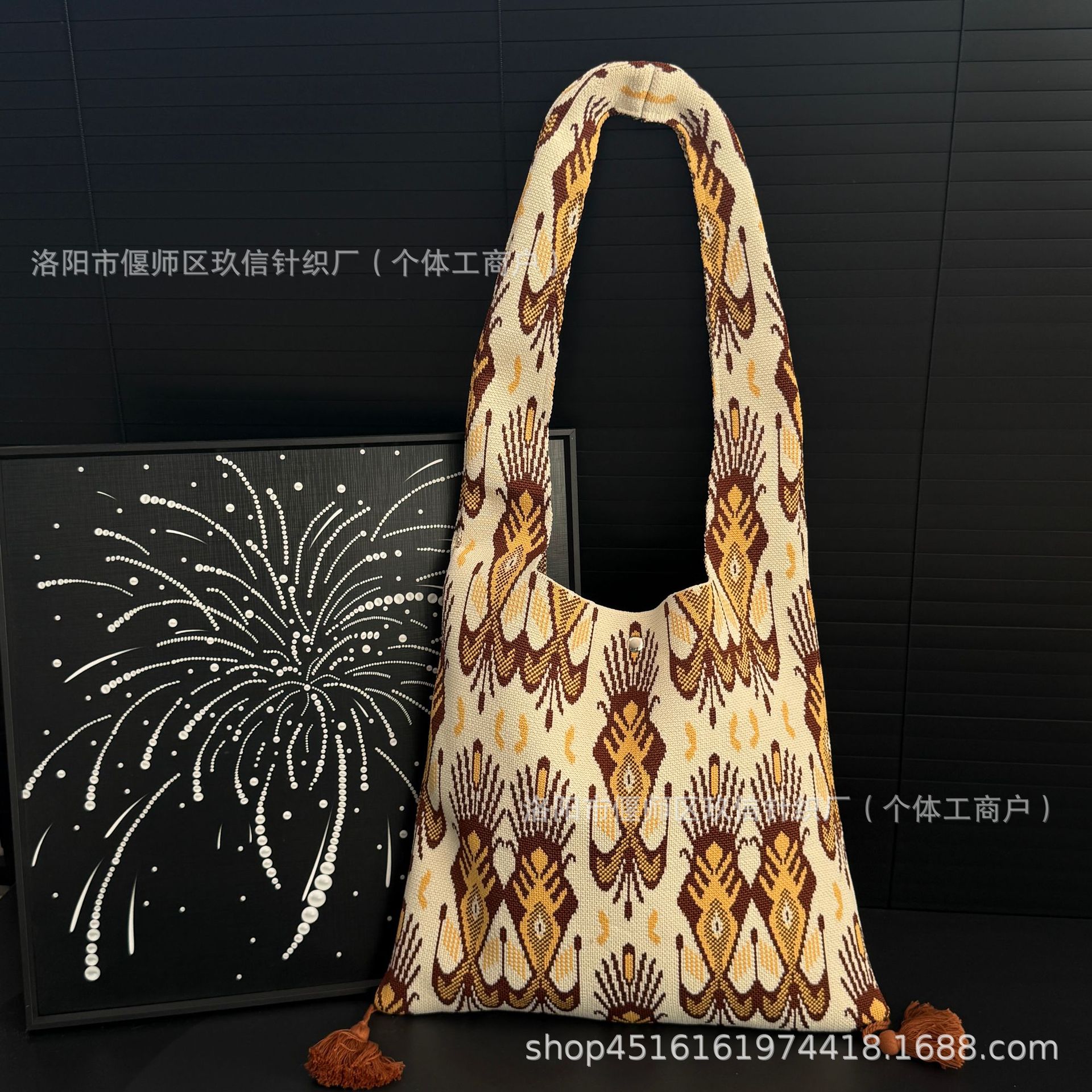 Adelaide T bag No. 23 (including tassels)