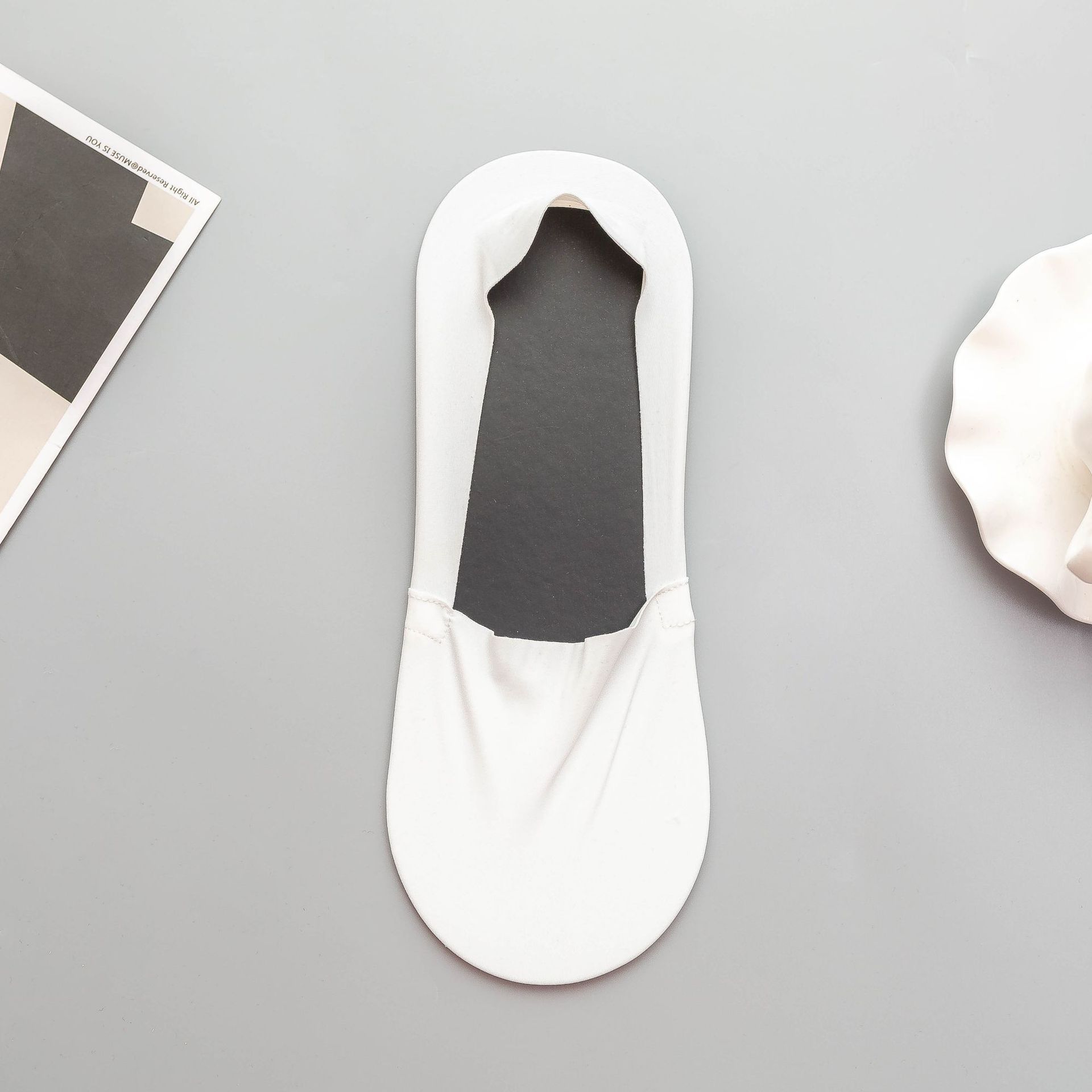 Calcetines invisibles del tobillo de la parte inferior de la caída del pelo del corte arbitrario de los hombres del talón de la silicona de los hombres invisibles del verano