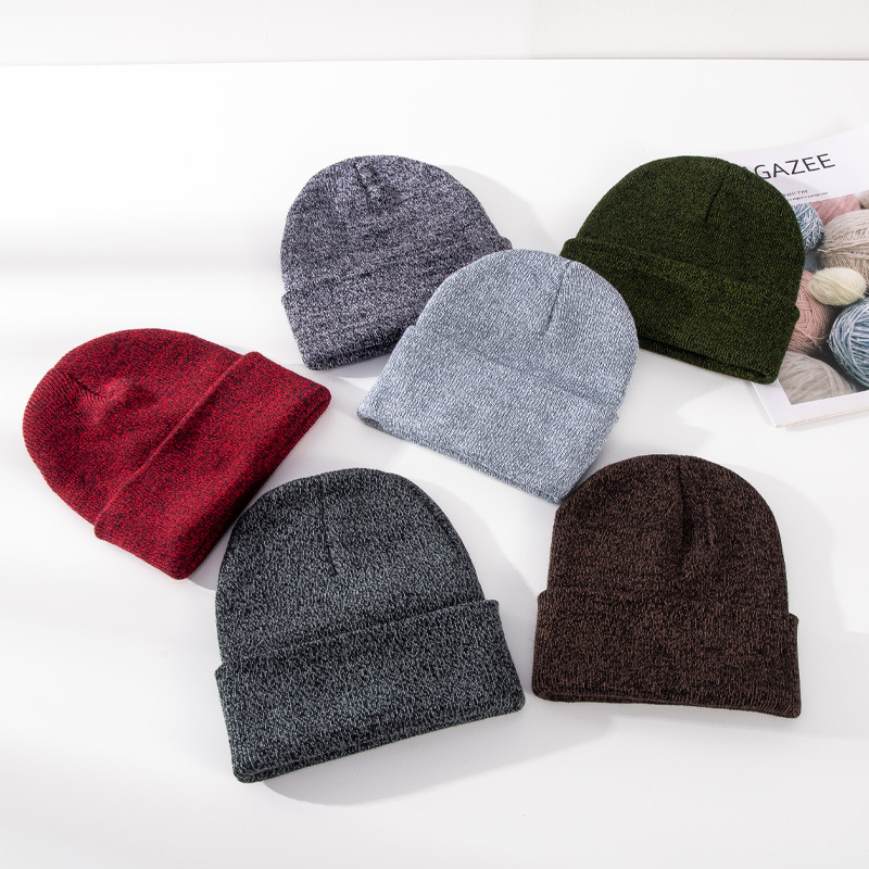 Fabricantes personalizados clásicos sombrero de punto de moda hombre otoño invierno cálido sombrero de lana cúpula sólida mujer puede bordar logotipo