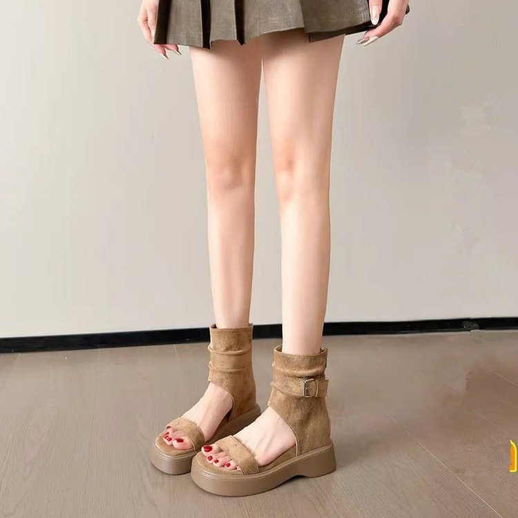 2026 verano nuevo estilo coreano aumento de altura botas romanas para mujeres con una palabra pequeña con una parte inferior gruesa de los dedos de los dedos de las sandalias