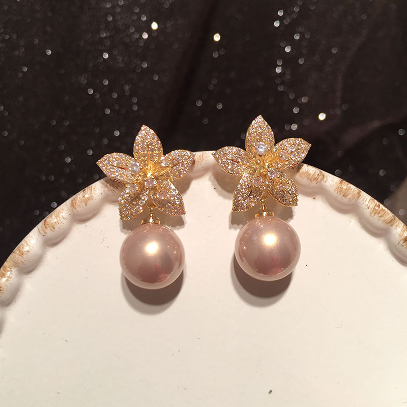 Petal Pearl Earrings display picture 2