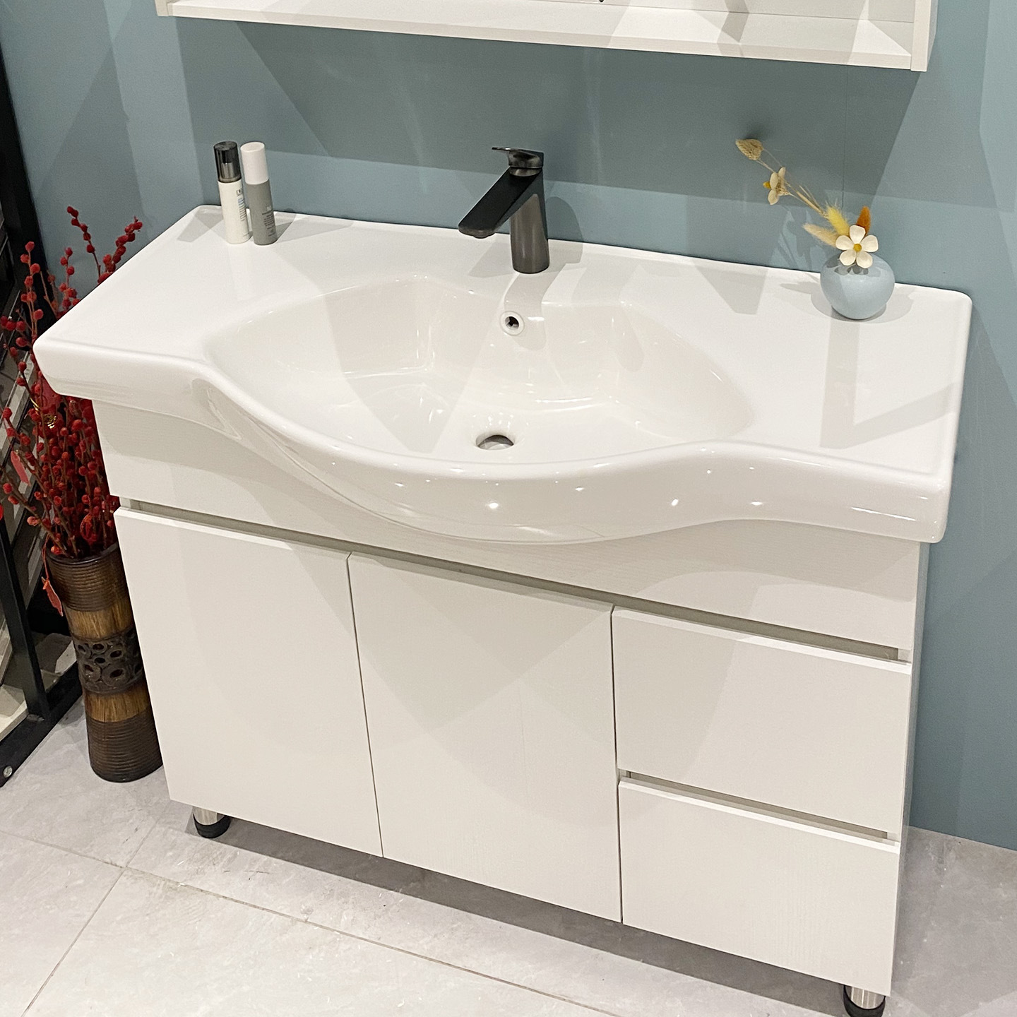 Large Basin Bathroom Cabinet Ceramic Integrated Basin Floor-Standing Solid Wood Small Apartment Bathroom Washbasin Cabinet Combination Bathroom