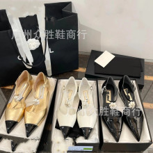 小香风山茶花法式粗跟玛丽珍鞋女新款花朵镂空坡跟尖头一字带单鞋