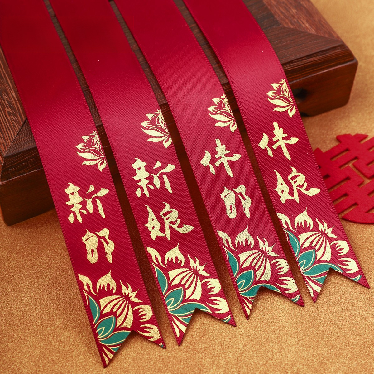 繁花胸花条新郎新娘酒红色结婚用配件标签证婚人飘带双方父母胸针