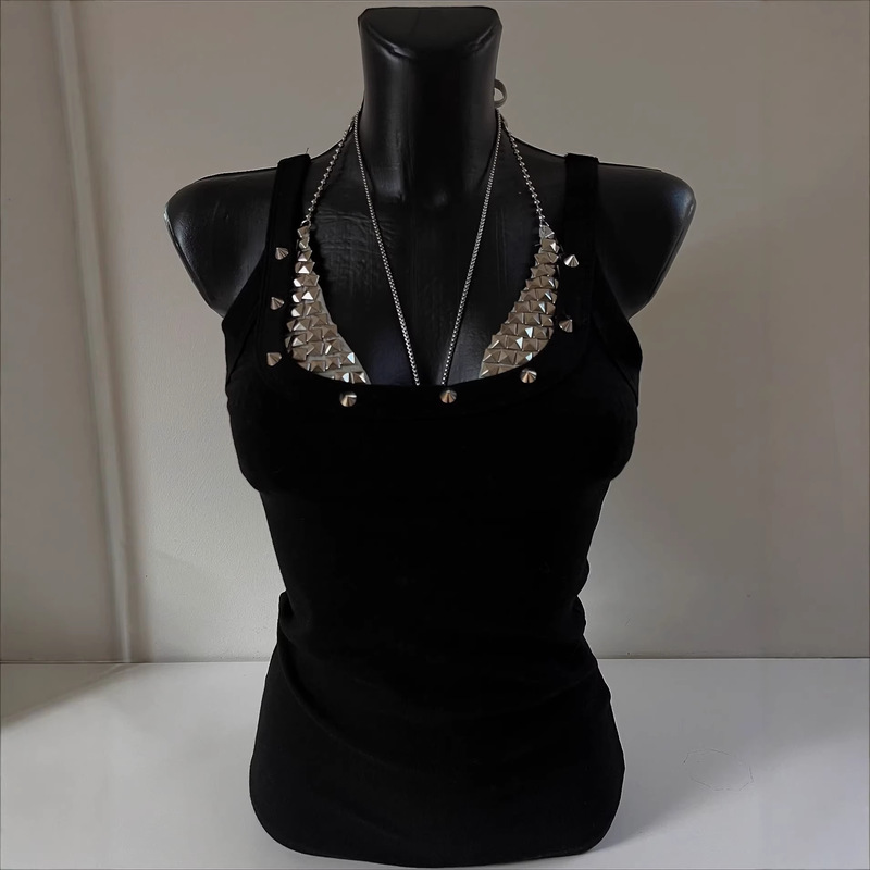 Personalized Fashion Dark Gothic Style U-Neck Vest with Rivet Decoration, Solid Color Slim Fit Sexy Top Y2K Personalized Fashion Dark Gothic Style U-Neck Vest with Rivet Decoration, Solid Color Slim Fit Sexy Top Y2K