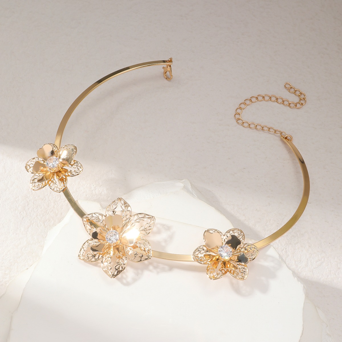 Tren transfronterizo europeo y americano collar de flores de oro aretes combinación conjunto ins pasarela personalidad simple joyería de moda