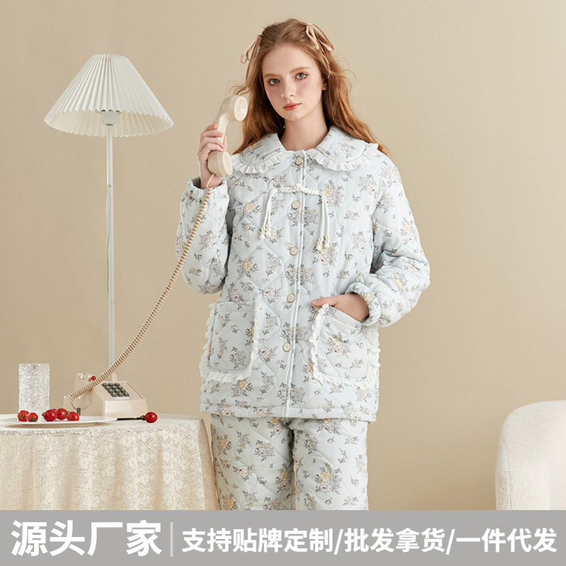 Floral print quilted pajamas for women, autumn and winter, three-layer thickened warm loungewear set, doll collar, can be worn as outerwear, long-sleeved cotton jacket Floral print quilted pajamas for women, autumn and winter, three-layer thickened warm loungewear set, doll collar, can be worn as outerwear, long-sleeved cotton jacket