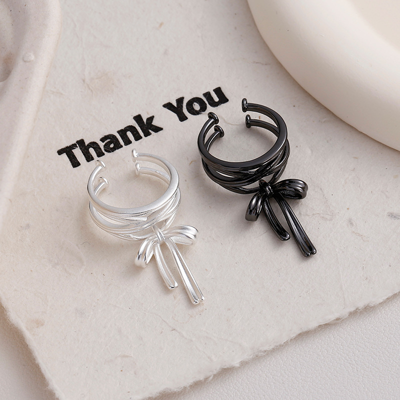Hair band with bow