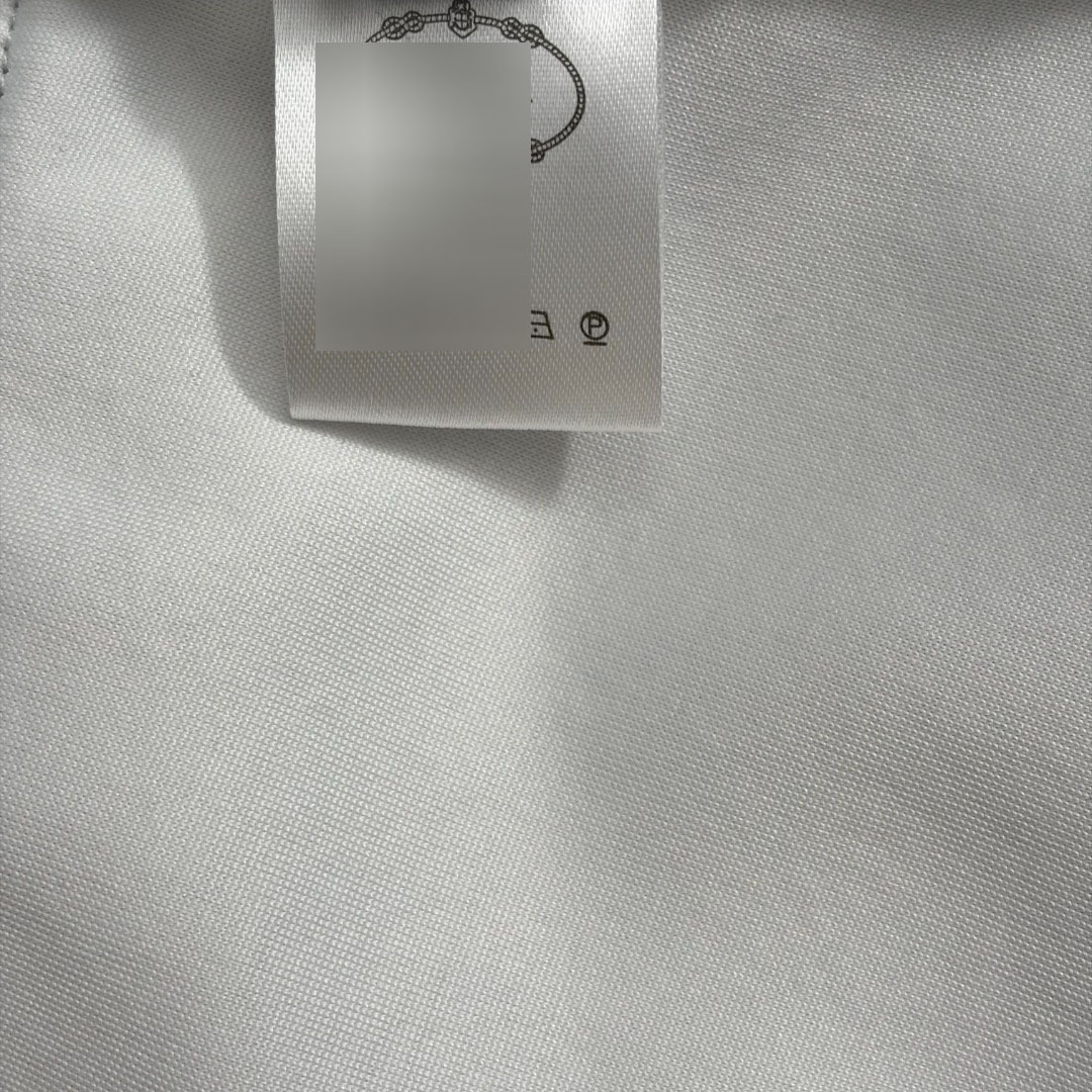 Dambyxor med triangel emblem och märkeslogotyp_voghion.com