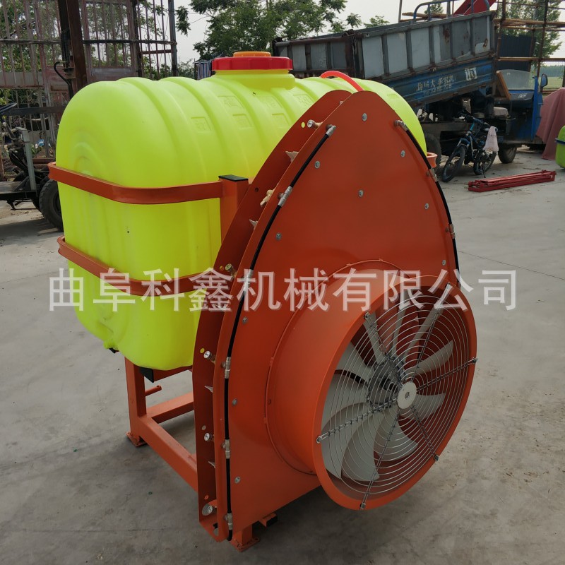 Pulverizador de pulverización remota de alimentación por aire de cuatro ruedas colgadas traseras pulverizador de pulverización remota para árboles frutales y insectos
