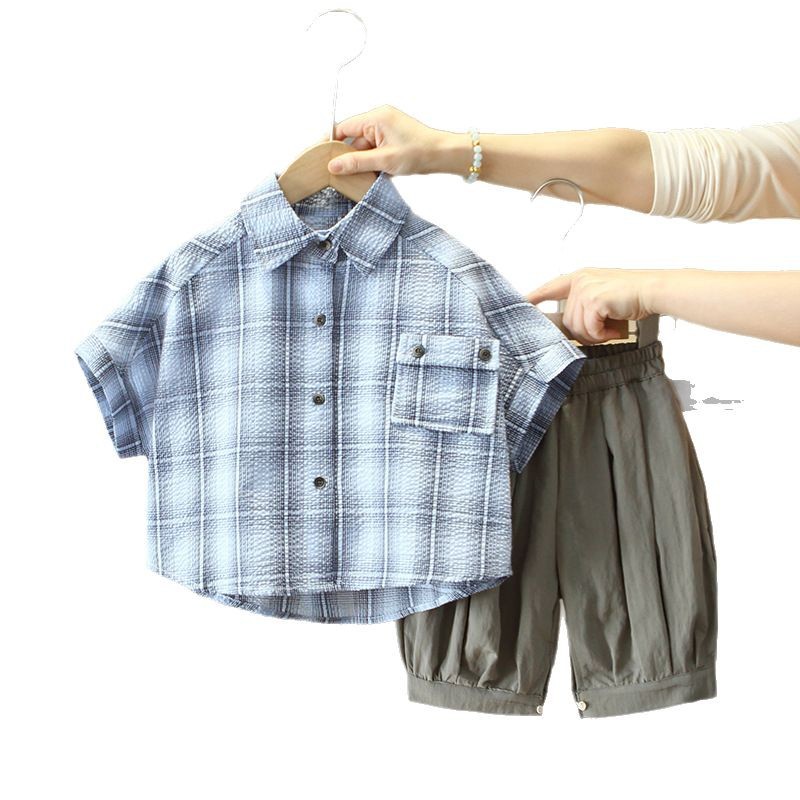8074 Traje de manga corta de verano para niños 2025 Nuevo estilo Camisa a cuadros Pantalones cortos Traje de dos piezas Ropa delgada para bebés Trendy