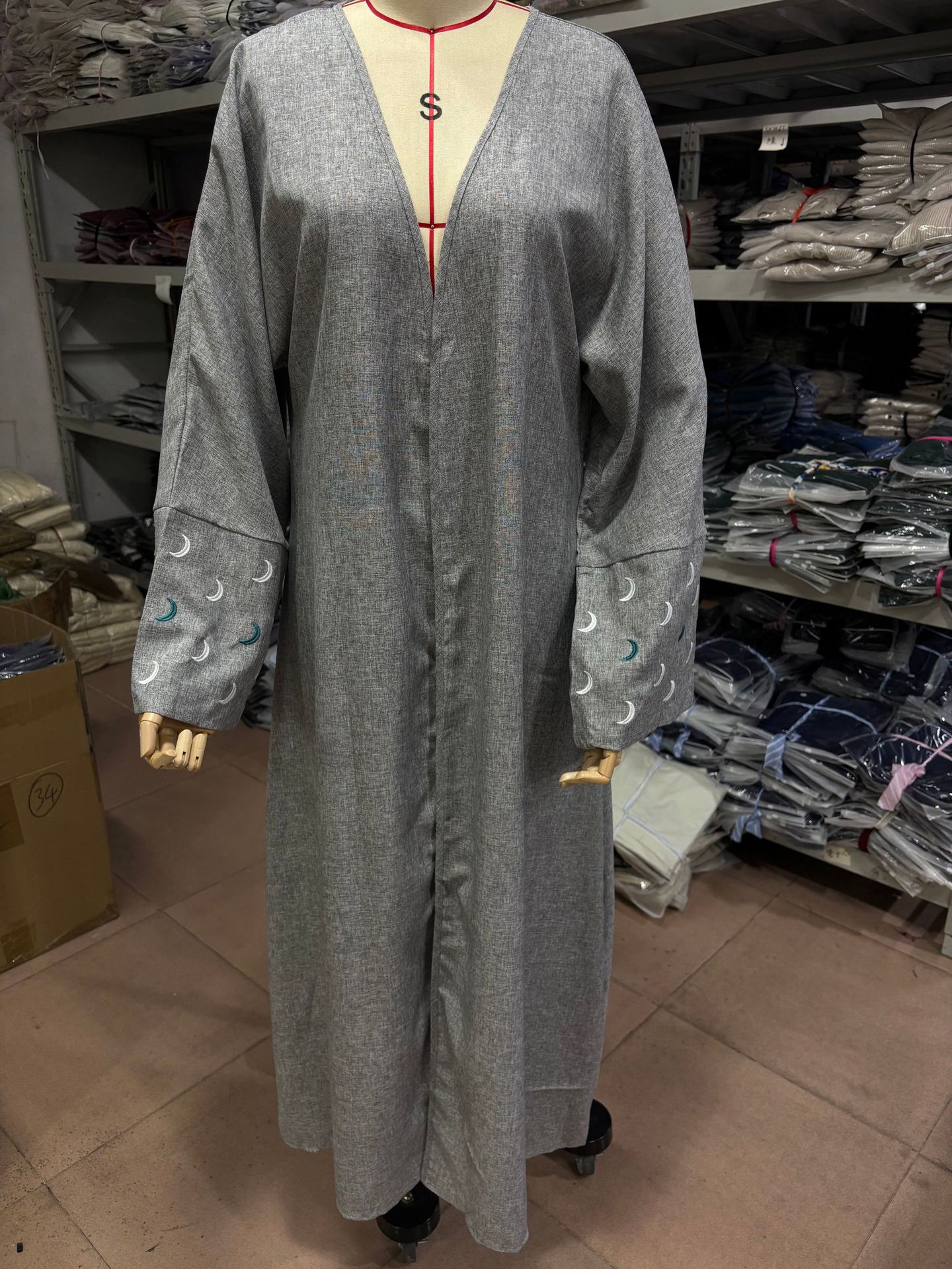 2025 New Cross-Border Bat-Sleeve Muslim Robe, Middle Eastern Elegant Cardigan With Moon Embroidered Sleeves Dress_ecoleips.com