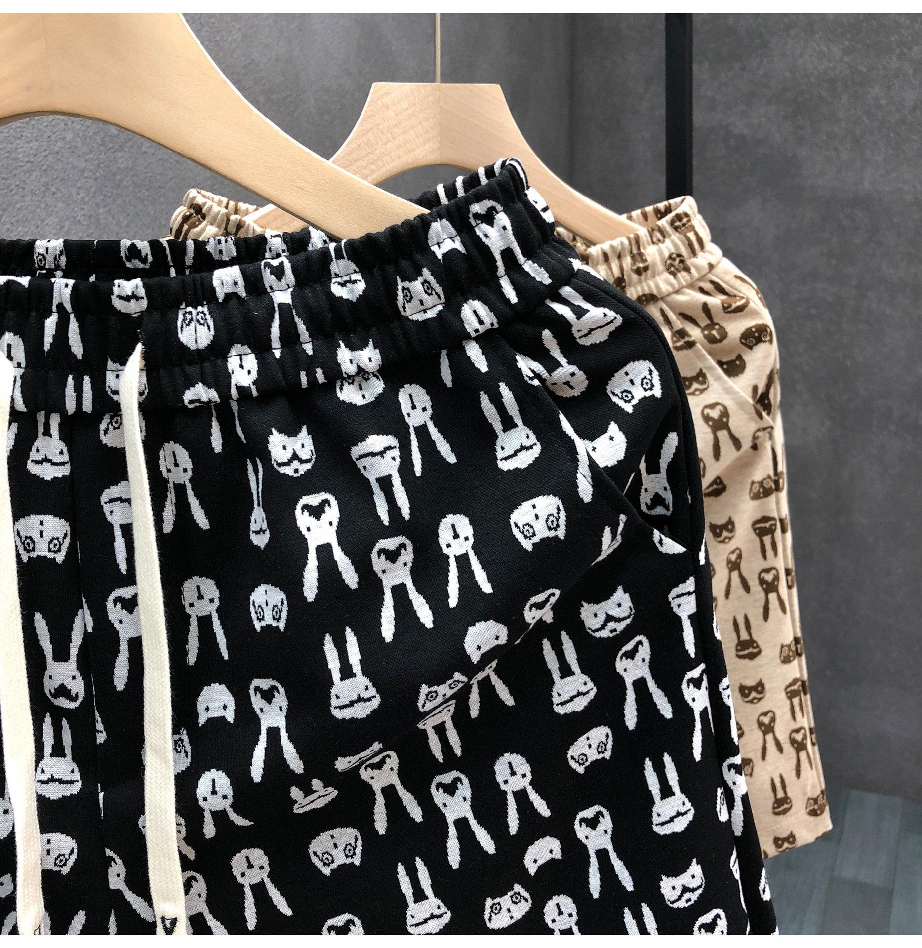 Unisex Rabbit Print Beach Shorts, Loose Fit Casual Summer Shorts With All-Over Pattern For Street Style And Vacation_viptrois.com