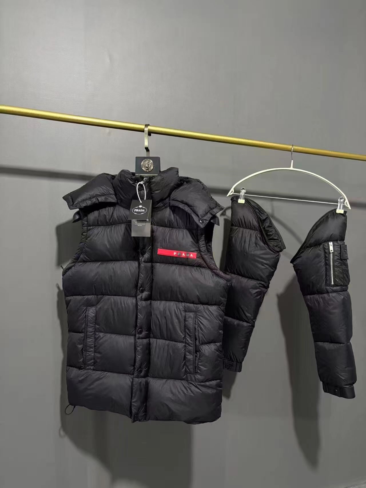 Marca de moda de invierno europea pan abrigada y esponjosa chaqueta de plumón Pujia con cremallera chaqueta casual de moda para hombres y mujeres en stock image 9