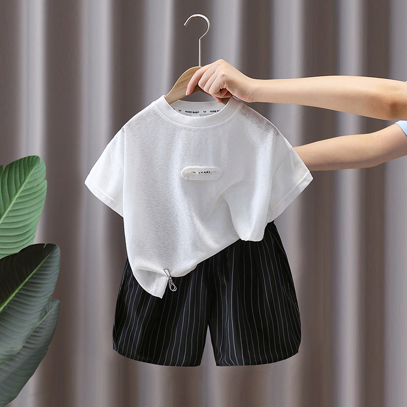 7365 Traje de verano para niños Niños 2025 Nueva camiseta de manga corta ligera y transpirable Pantalones a rayas de verano Conjunto de dos piezas 4