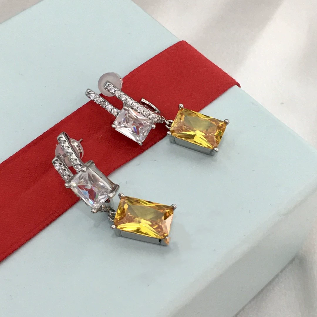Сережки малого дизайна желтого цвета, симпатичные квадратные цирконии, стиль высокого качества, яркий запоминающийся стиль, инкрустированные бриллиантами