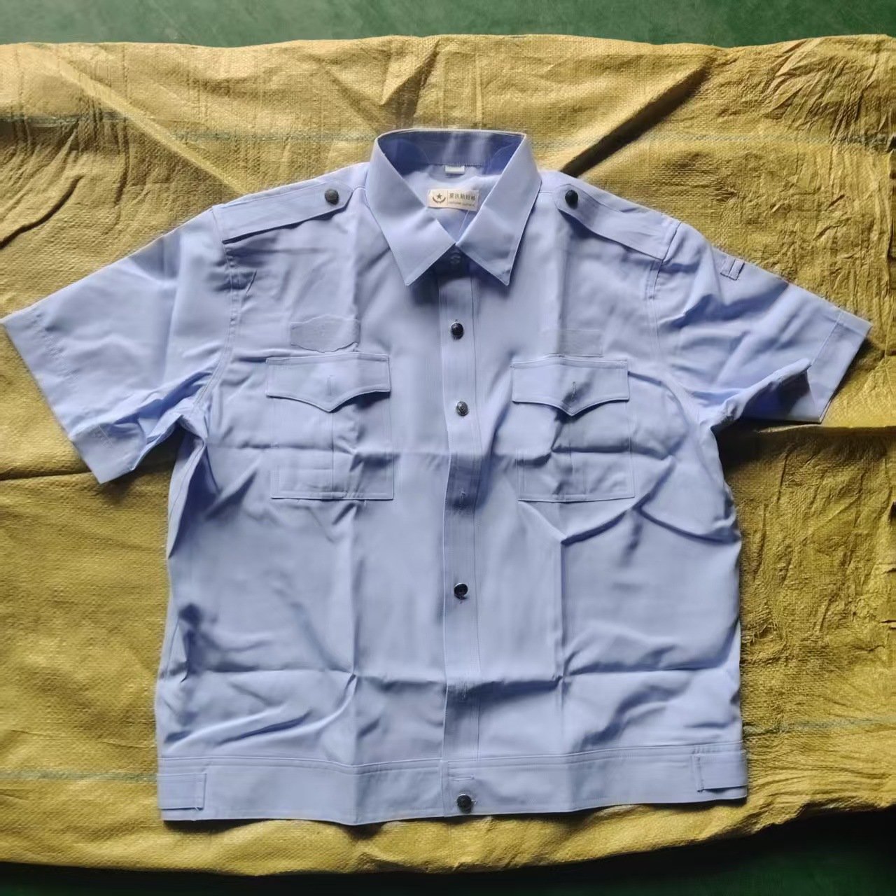 새로운 스타일의 인터위빙 실크 라이트 블루 반소매