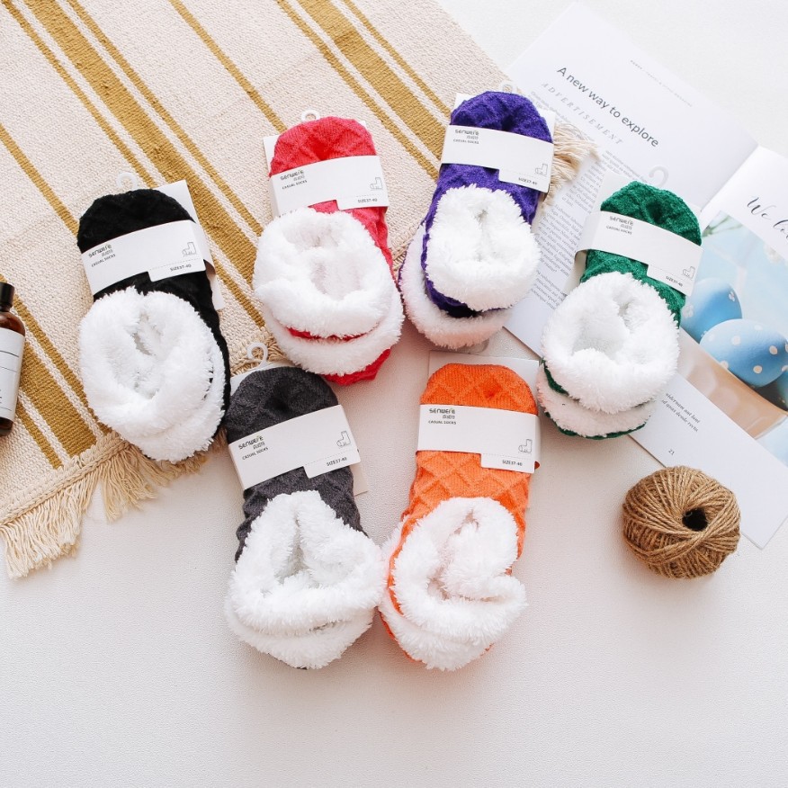 Calcetines de piso de las mujeres de lana de cordero de dispensación de color caramelo calcetines de alfombra otoño e invierno cálido calcetines de las mujeres zapatos calcetines