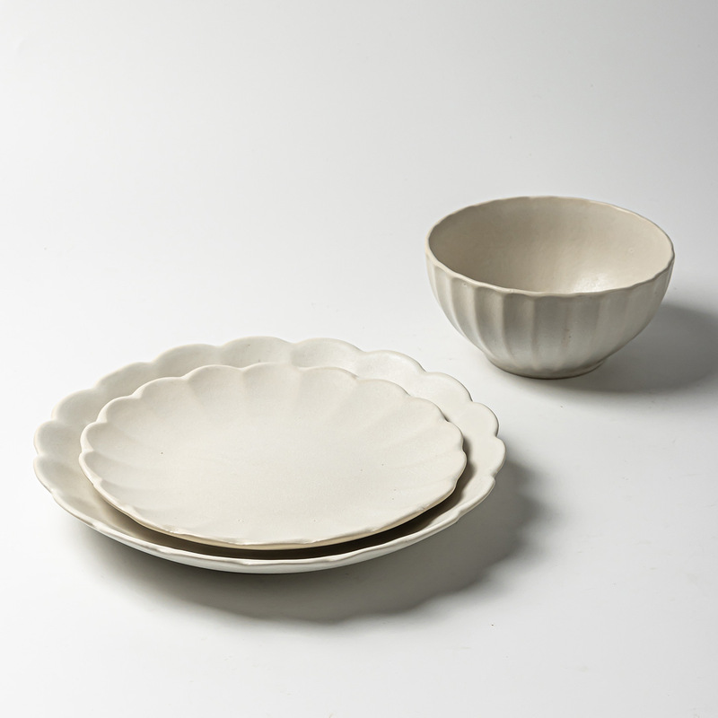 Exquisite Ceramic Bowl and Plate Set for Home Use, Simple Style Plates, Salad Bowls, Fruit Bowls, Dish Plates, Western-Style Food Presentation, in Stock
