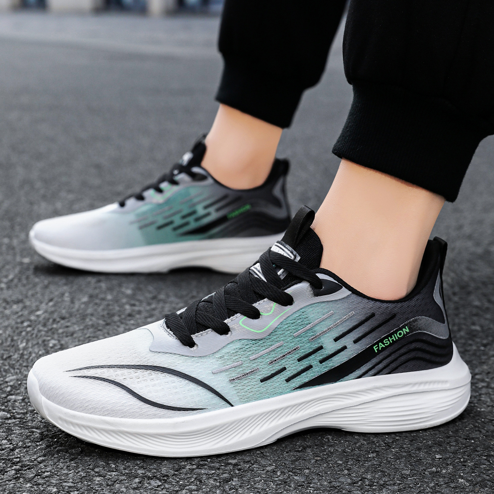 Zapatos transfronterizos de tamaño grande para hombres ultraligeros zapatos deportivos de moda zapatos de corrida de moda zapatos de red transpirables no olor