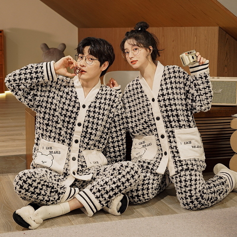2023 Otoño e Invierno Nuevo coral polar pareja pijamas forrados de lana caliente franela ropa de abrigo hombres y mujeres ropa de hogar traje