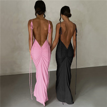�W���L2024�ļ��¿�Ů�b�r�е����Ը����Y��¶�����������B��ȹ