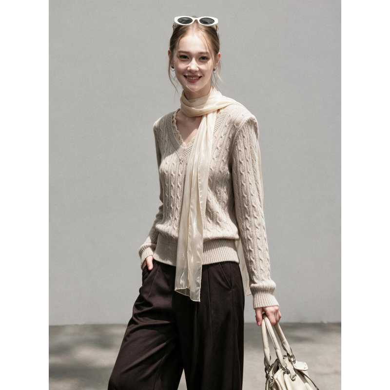 Real photos of the 2026 autumn collection: a new French-style, relaxed-fit lace V-neck knit top paired with a flowing, lightweight shawl, designed to create a slimming effect Real photos of the 2026 autumn collection: a new French-style, relaxed-fit lace V-neck knit top paired with a flowing, lightweight shawl, designed to create a slimming effect