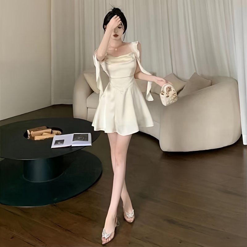 ホットガールショートスカートスクエアカラーサテンウエストドレス女性の夏のデザインフレンチサスペンダースカート妖精リボンスカート|undefined