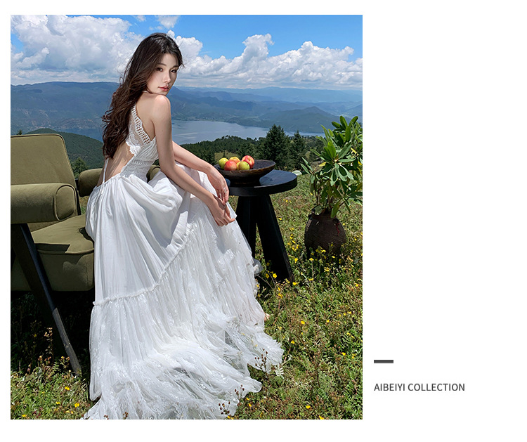 Boho-Urlaub: Weißes Maxikleid mit Spitzenbesatz und offenem Rücken – ein Kleid aus weißem Spitzen-Patchwork_voghion.com