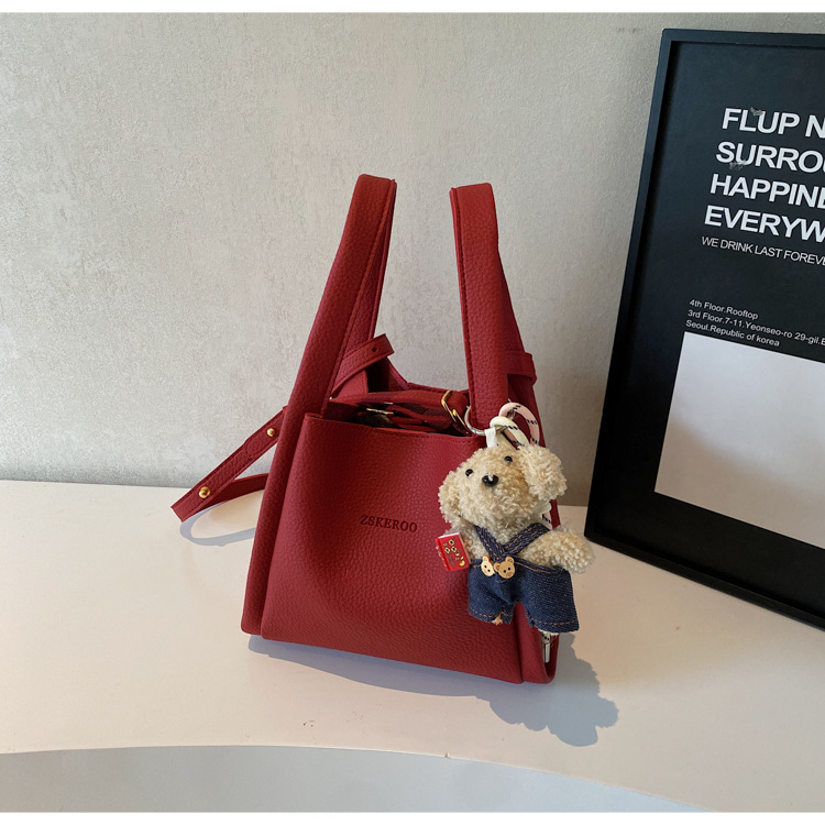 This year's popular bags for ladies are the 2025 new Korean-style simple and versatile crossbody bag and the retro commuting hand-held bucket bag undefined