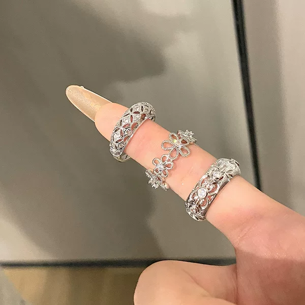 Retro Exquisite Hollow Flower Lace Ring Simple Niche Mans Star Oval All-match High-end Light Luxury Finger Ring for Women