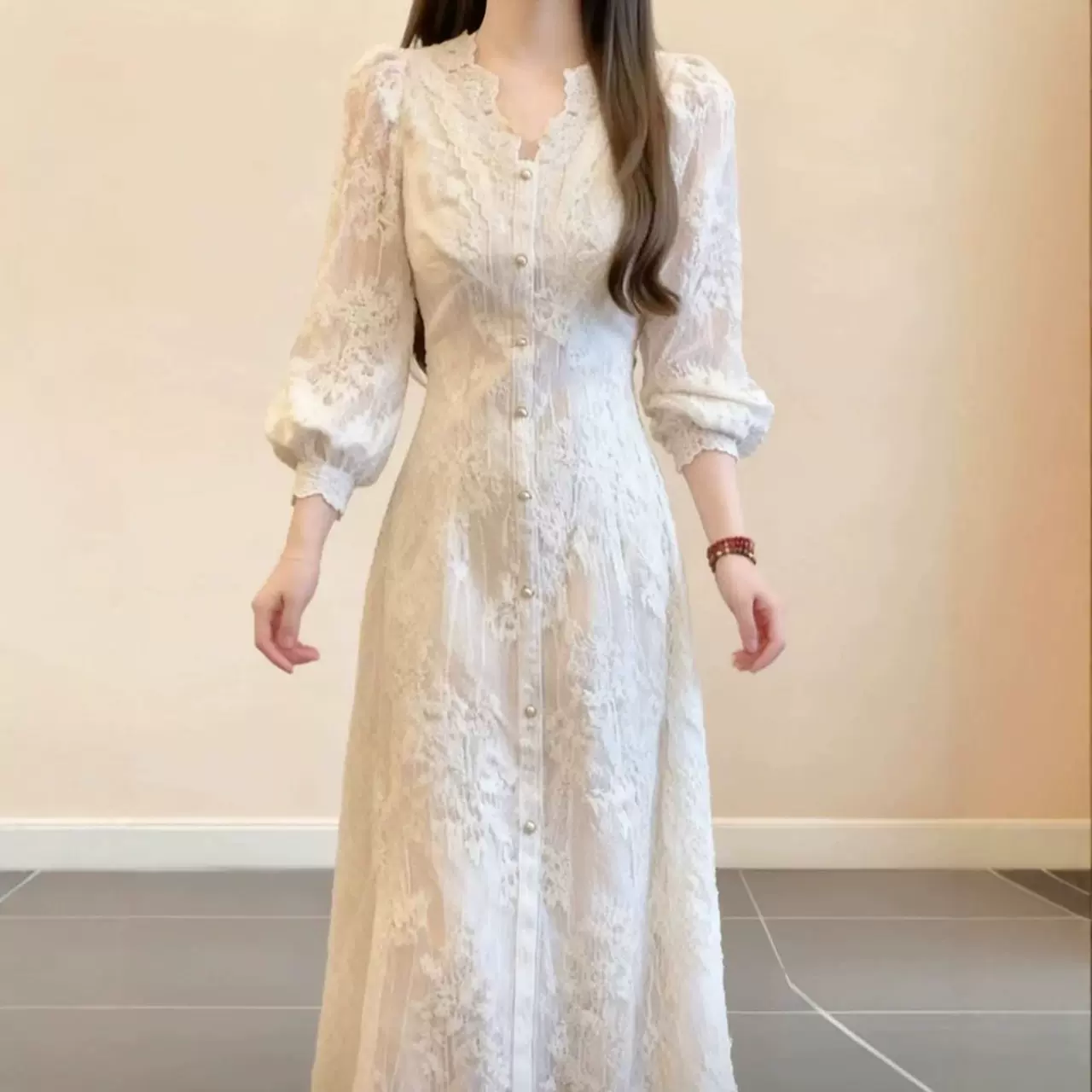 法式温柔风蕾丝领长袖连衣裙绝美感气质收腰长裙秋