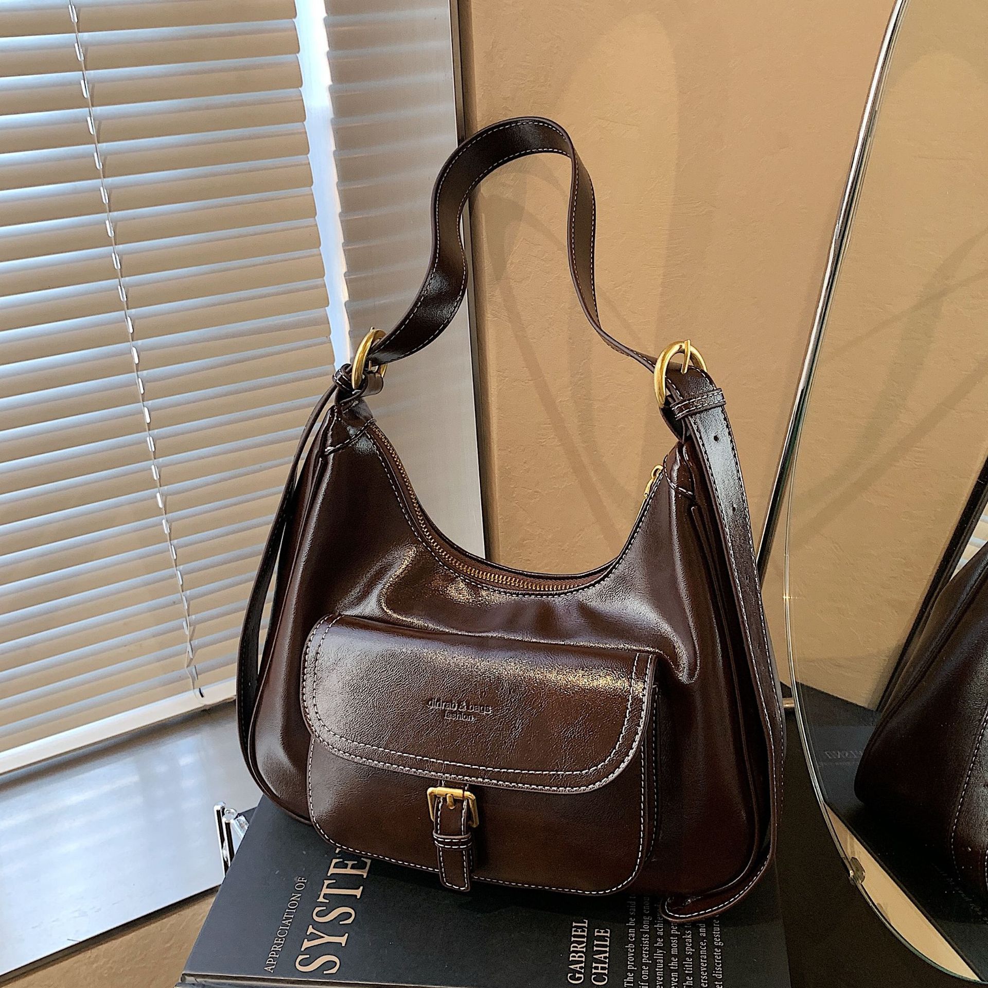 Bolsos retro de piel de cera de alta sensibilidad, bolsas de mujer 2025, nuevo otoño y invierno, bolsas de hombro y brazo.