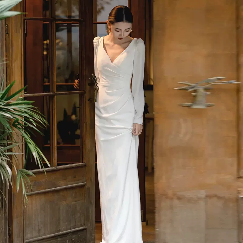 2025新款新娘轻婚纱长袖缎面简单气质名媛宴会主持人森系晚礼服