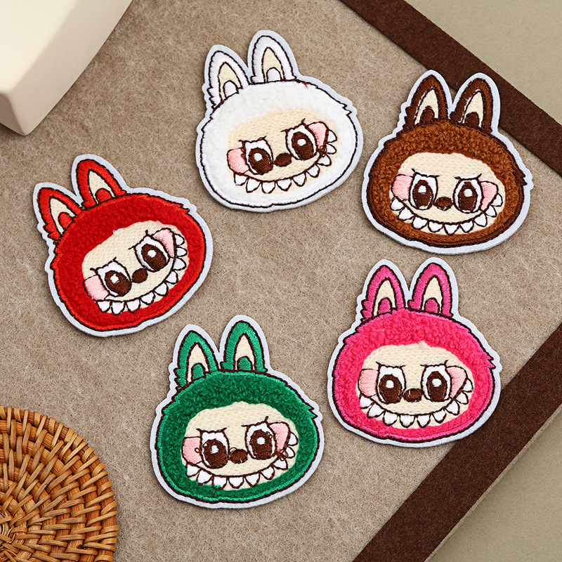 かわいいラブブー大頭布ステッカーインターネット有名人の漫画タオル刺繍自己粘着衣類穴装飾パッチステッカー|undefined