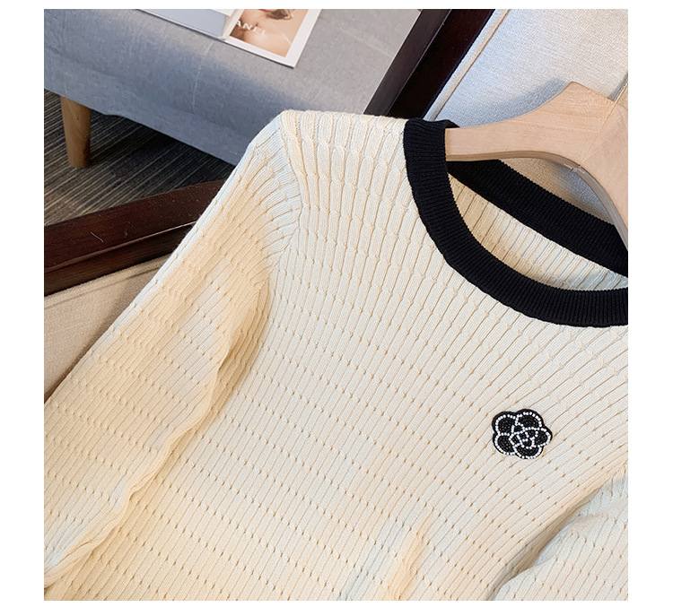 Women's Knitted Sweater With Flower Embroidery Round Neck Pullover_voghion.com
