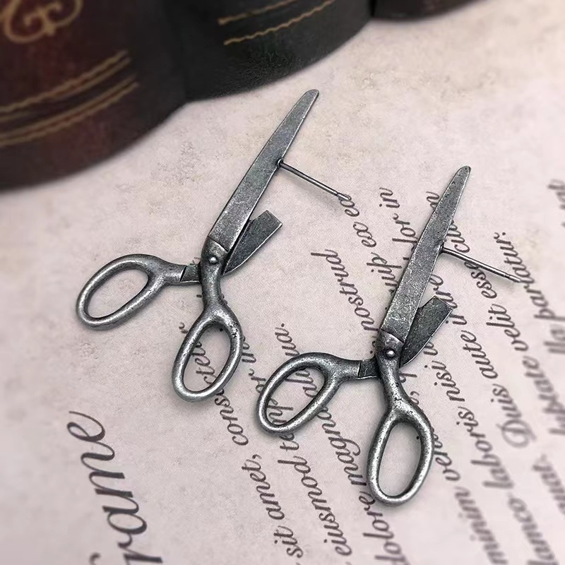 1 Pair Exaggerated Funny Scissors Plating Alloy Drop Earrings display picture 4