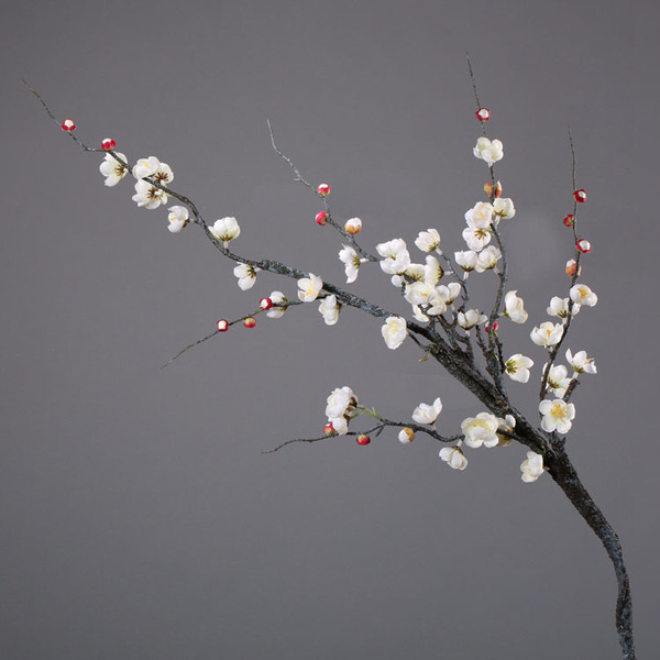 Realistic artificial flowers