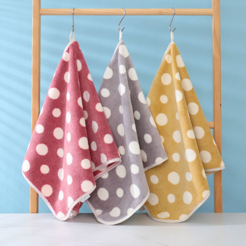 New Coral Velvet Printed Polka Dot Towel and Bath Towel, Souvenir Group Purchase Three-Piece Set, Soft, Water-Absorbent and Quick-Drying Wholesale